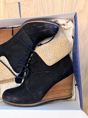Caslon Black Wedge Ankle Boots with Cream Shearling Cuff